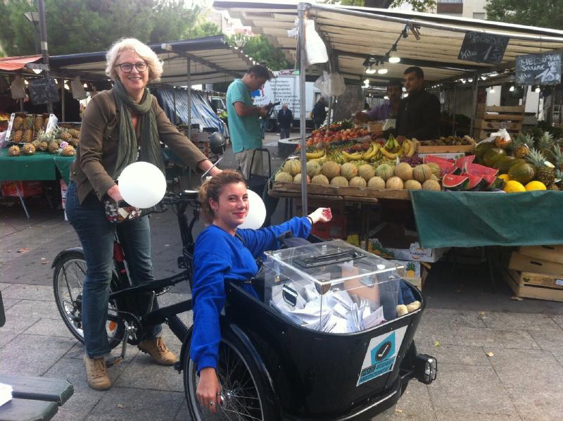 A mobile voting station for the Paris participatory budget 2017