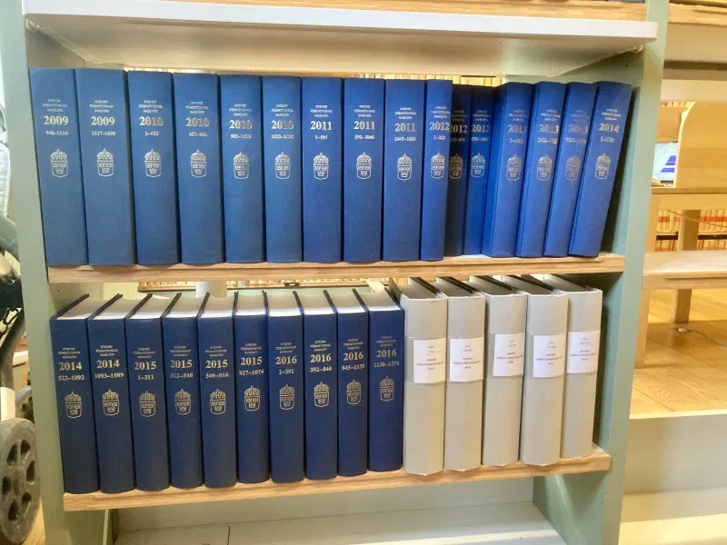 Svensk författningssamling i tryckt format på Riksdagsbiblioteket